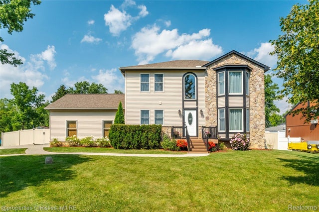 1900 S Lake Court, Novi city