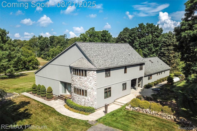 5160 Fenton Road, Hartland township