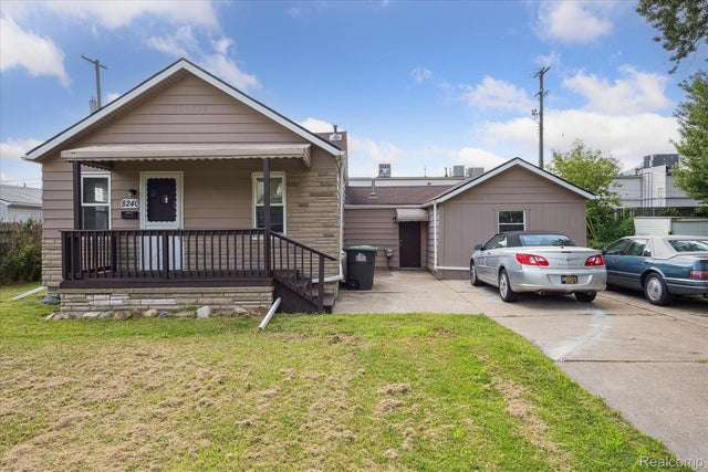 8240 Westpoint Street, Taylor city
