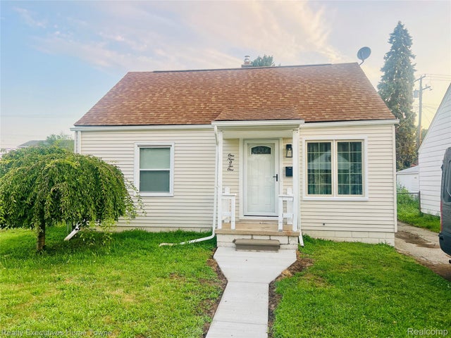 19021 Birmingham Street, Roseville city