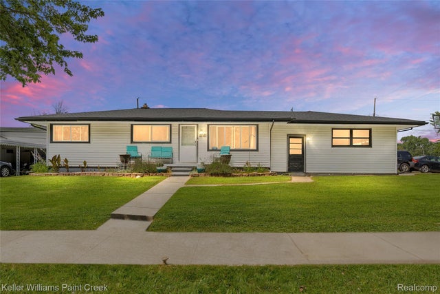 21911 Sharkey Street, Clinton charter township