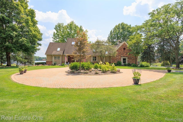 8485 Waumegah Road, Independence charter township