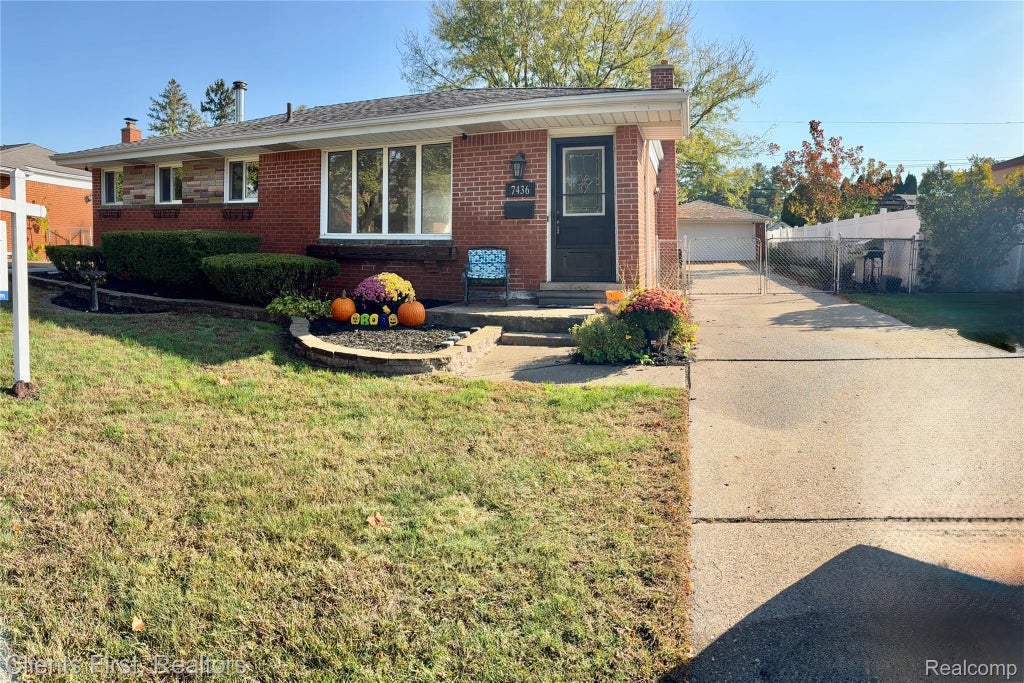 7436 Cochise Street, Westland city