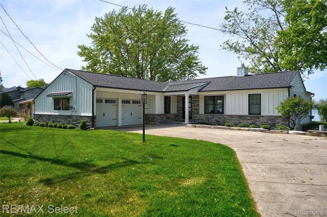 14240 Moffett Drive, Fenton charter township