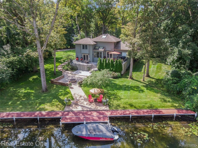 9929 Curie Lane, Hamburg township