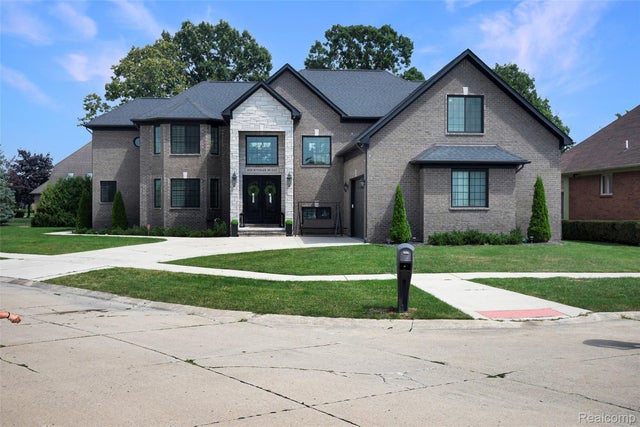 46930 Riverpark E, Macomb township