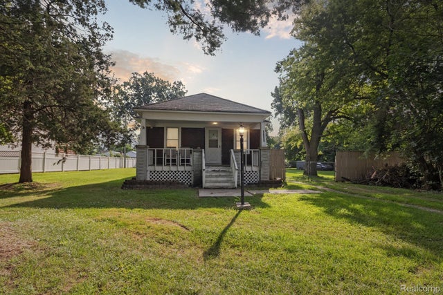 21122 Waldron Street, Farmington city