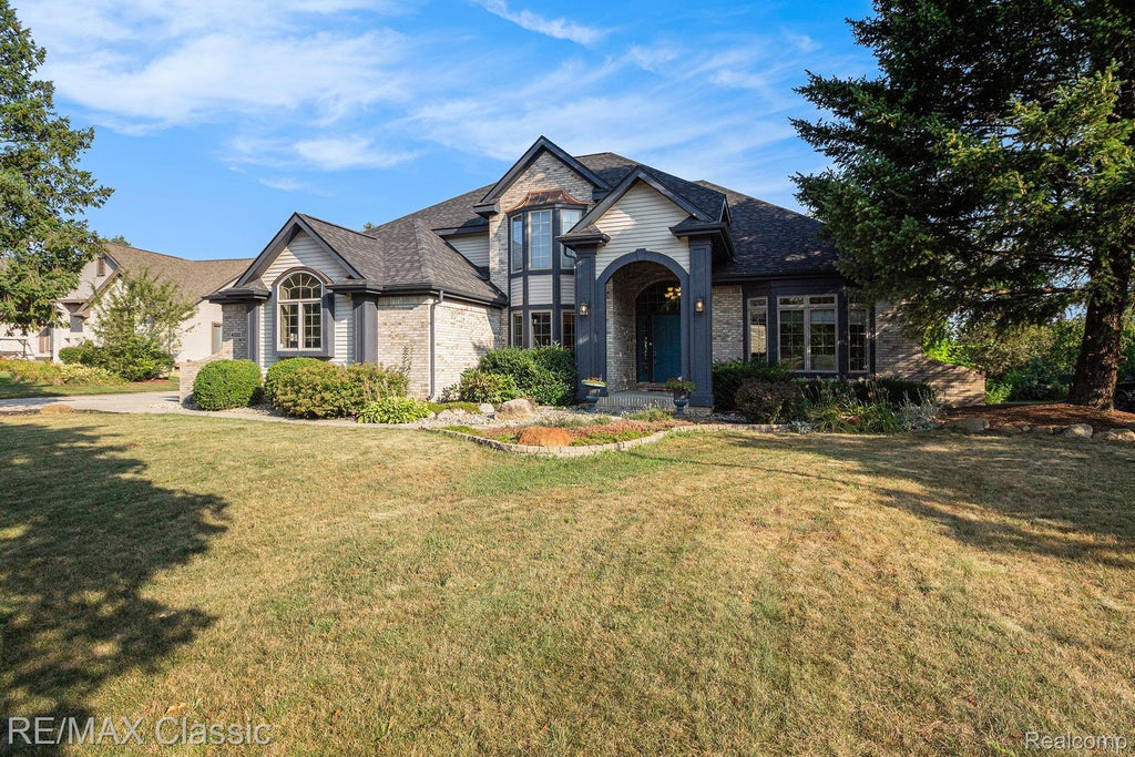 4020 Pine Ridge Court, Fenton city