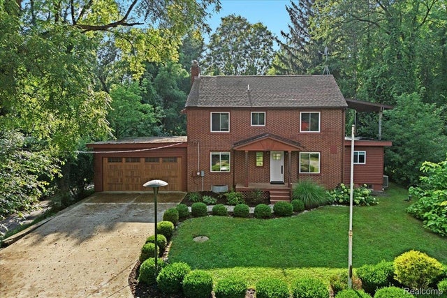 1350 Pettibone Lake Road, Highland charter township