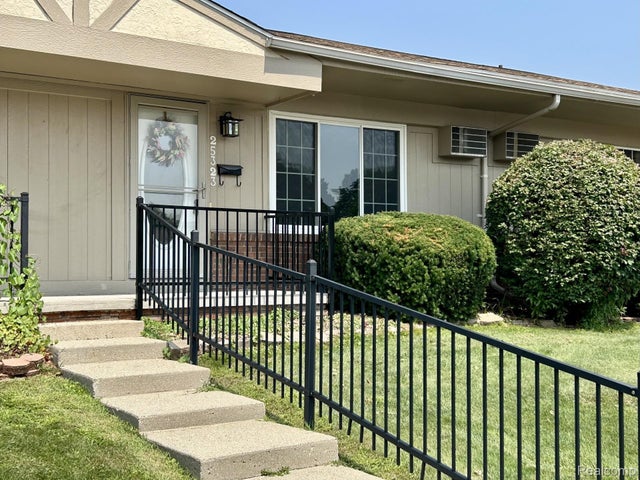 25323 Potomac Drive 2, South Lyon city