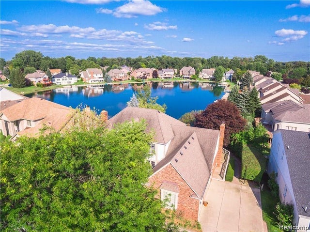 49090 Driftwood Drive, Shelby charter township