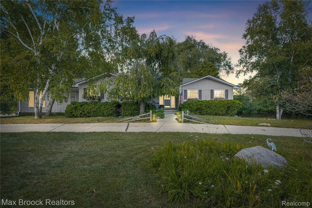 35550 Pleasant Valley Road, Farmington Hills city