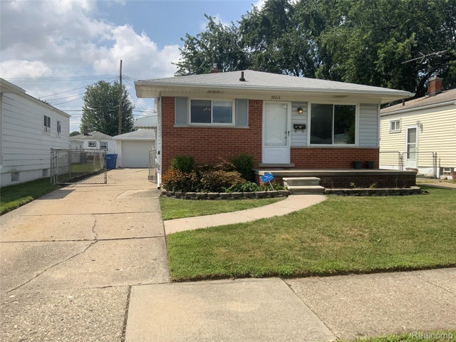 27215 Townsend Avenue, Warren city