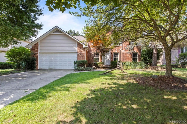 1709 Weyhill Drive, Wixom city