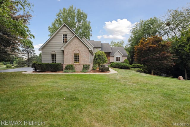 8872 Thornapple Drive, Putnam township