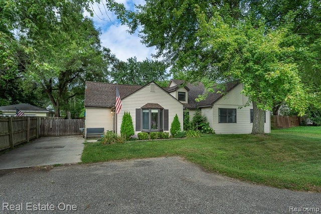 2460 Emmons Avenue, Rochester Hills city