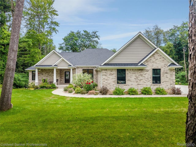 3320 Acorn Grove Court, Groveland township