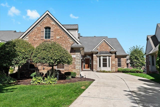 10817 Cliffview Drive, Green Oak township