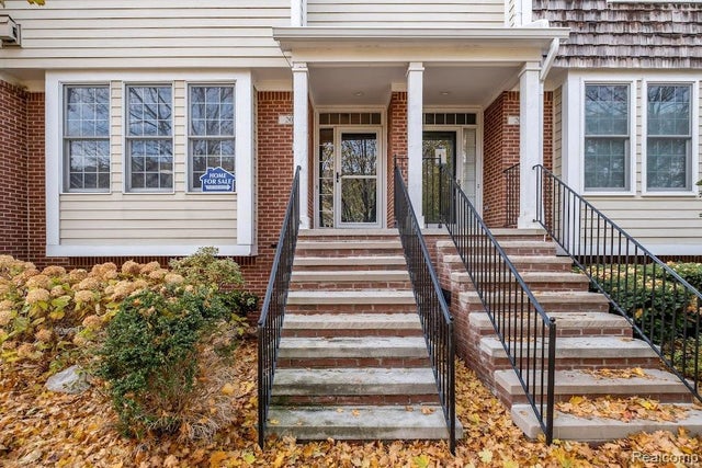 202 Stonebrooke Court, Royal Oak city