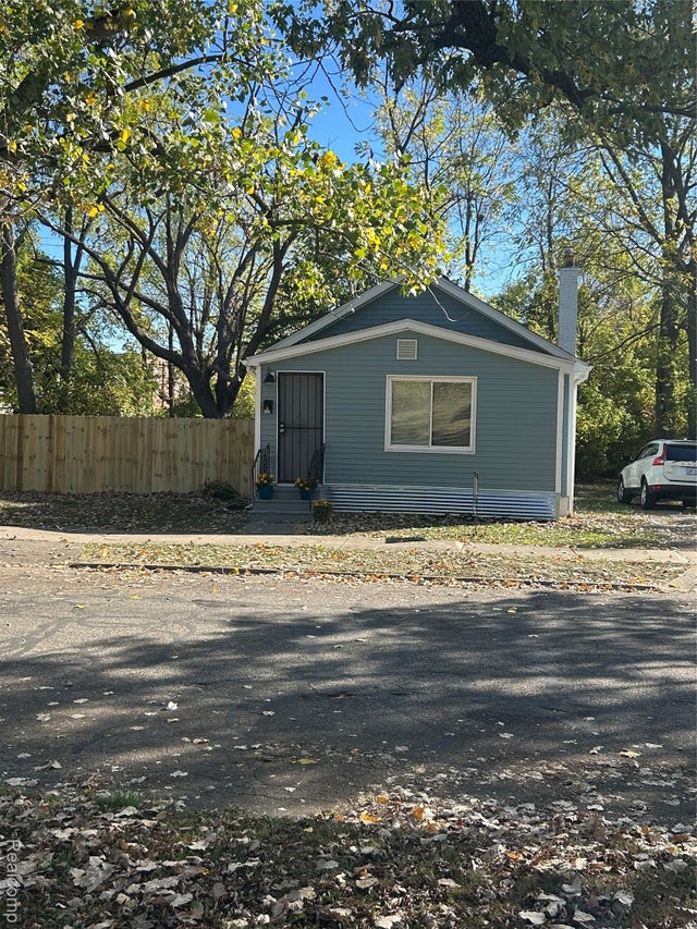 559 Arthur Avenue, Pontiac city