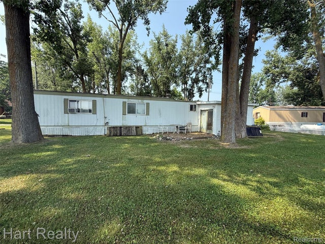 11810 Sunnyside Drive, Fairhaven township