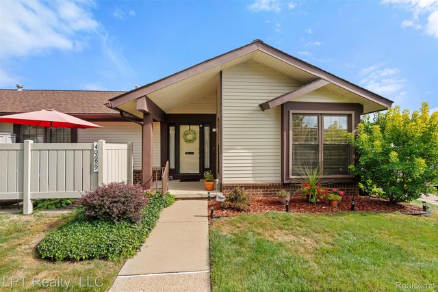 40699 Newport Drive 256, Plymouth city