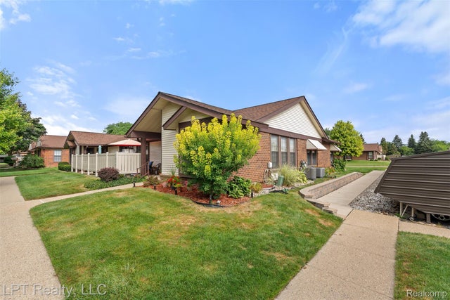 40699 Newport Drive 256, Plymouth city