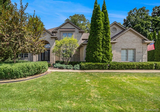 989 Suchava Drive, White Lake charter township