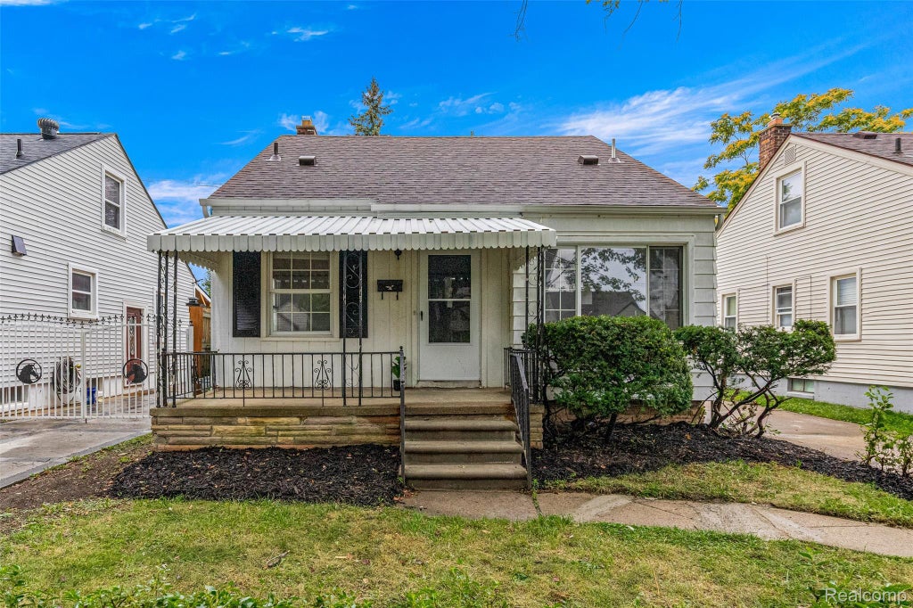 568 Garfield Avenue, Lincoln Park city