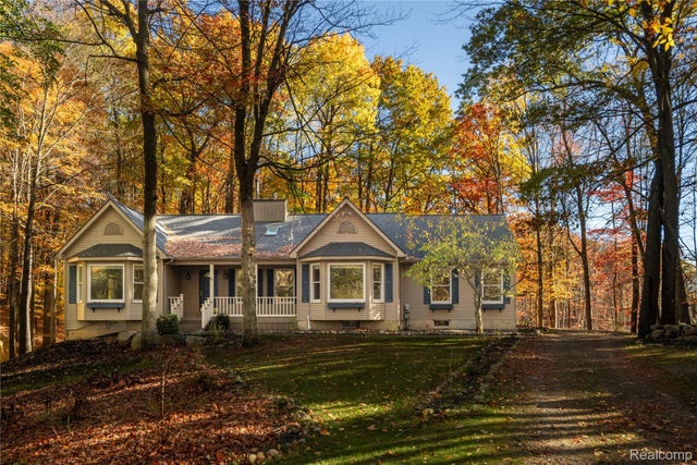 1613 Tu Van Trail, Addison township