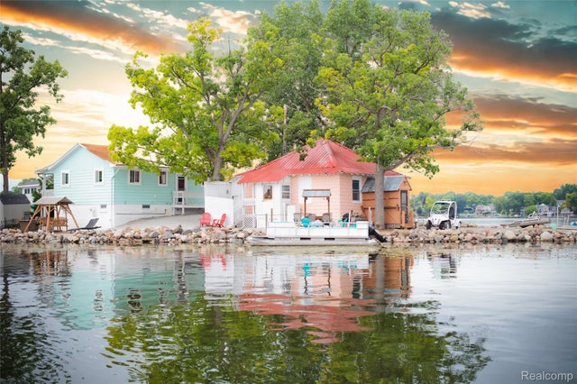 599 Westpointe Court, Lake Orion village