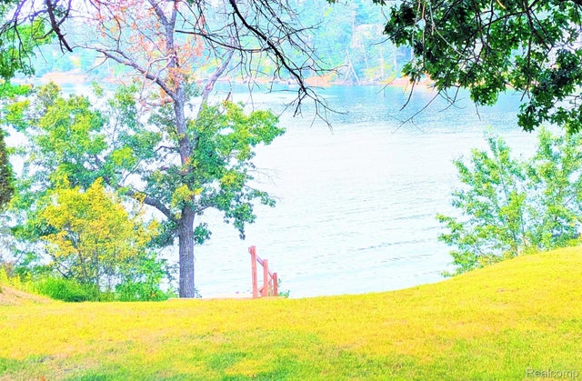 6140 Crystal, Chester township