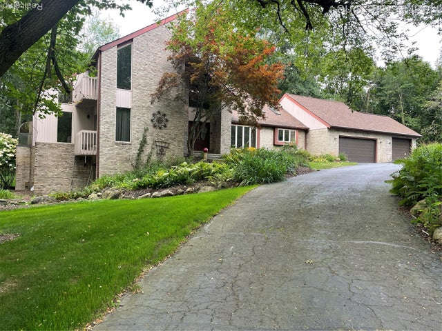 2862 Foxfire Drive, Milford charter township