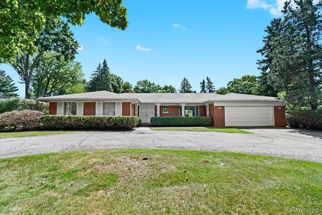 4401 Chisholm Trail Trail, Bloomfield Hills city