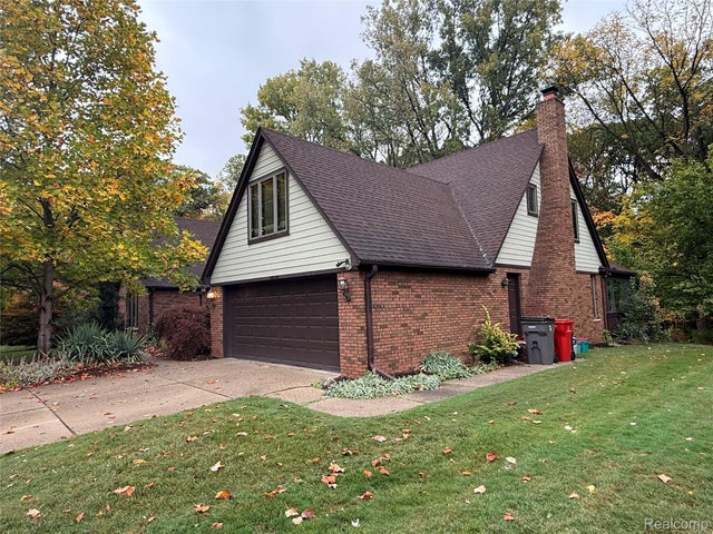 19939 S Riverhill Drive, Clinton charter township