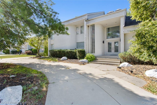 5727 Royal, West Bloomfield charter township