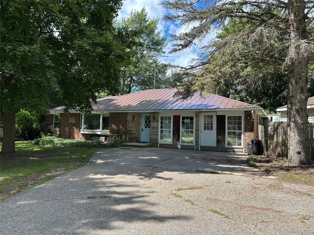 1333 E Caro Road, Almer township