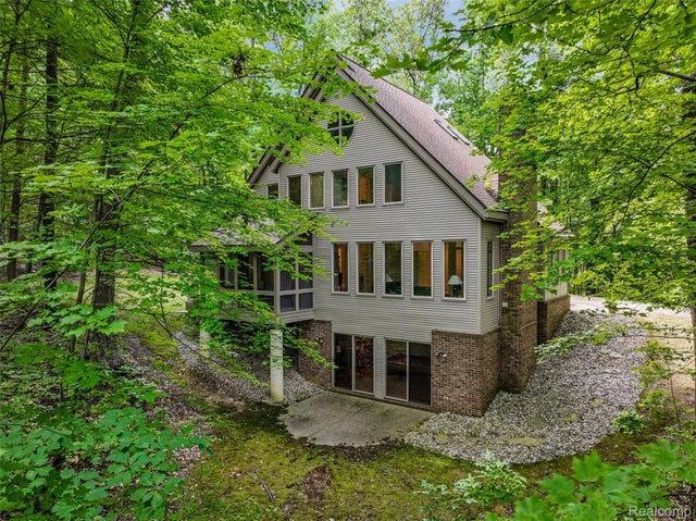 1525 Perry Lake Road, Brandon charter township
