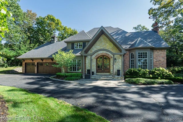 1772 Berwick Lane, Lake Orion village