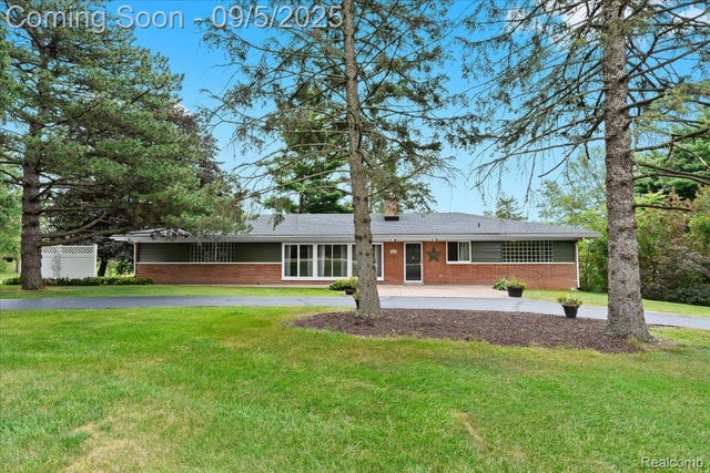 1036 E Long Lake Road, Bloomfield Hills city