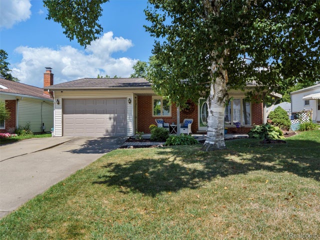 276 School Avenue, Clawson city