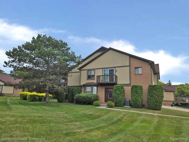71 Meadow Wood Drive, Rochester Hills city