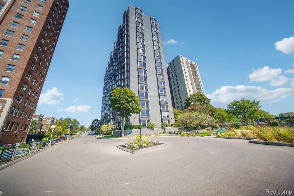 8200 Jefferson Avenue 102, Detroit city