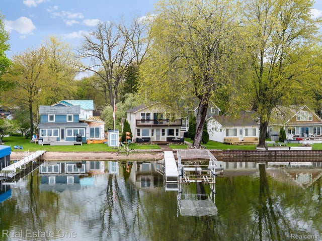 4825 Downing Drive, Hamburg township