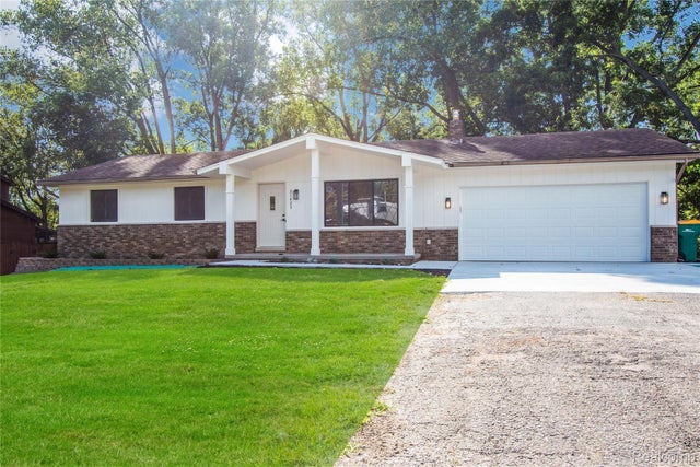 21423 Gill Road, Farmington city