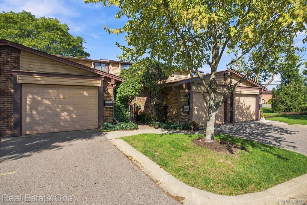 32109 W 12 Mile Road, Farmington Hills