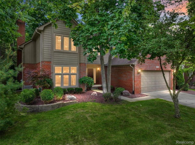 2082 Avon Lake Lane, Rochester Hills city