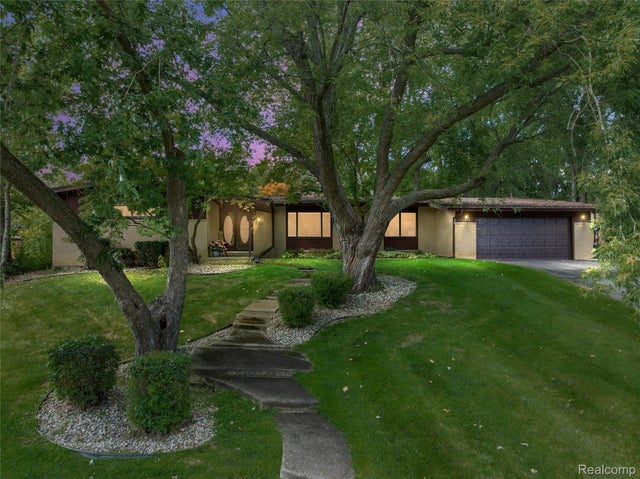 31017 Carriage Hill Road, Farmington city