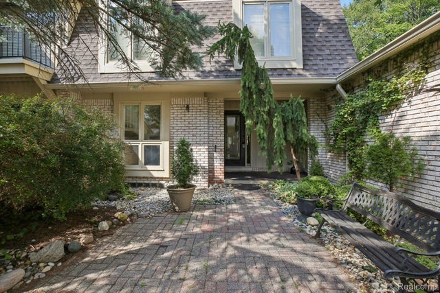 1339 Knollcrest Circle, Bloomfield charter township