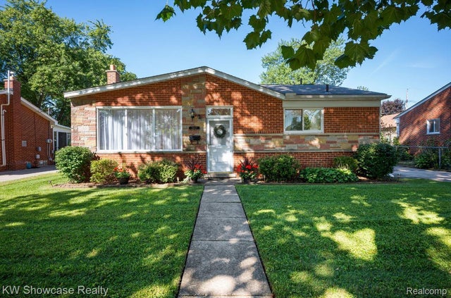 19647 Osmus Street, Livonia city